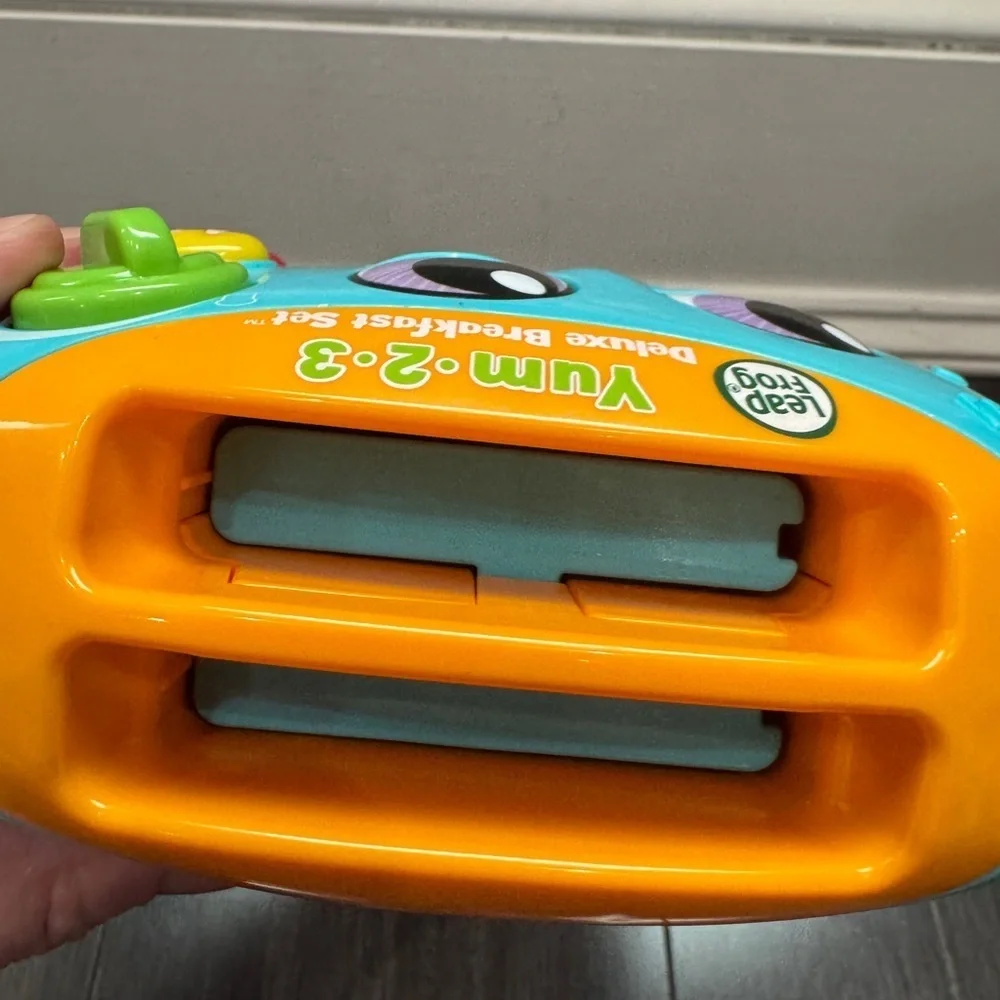 LeapFrog Yum-2-3 Deluxe Breakfast Set Electronic Toaster Baby Toddler